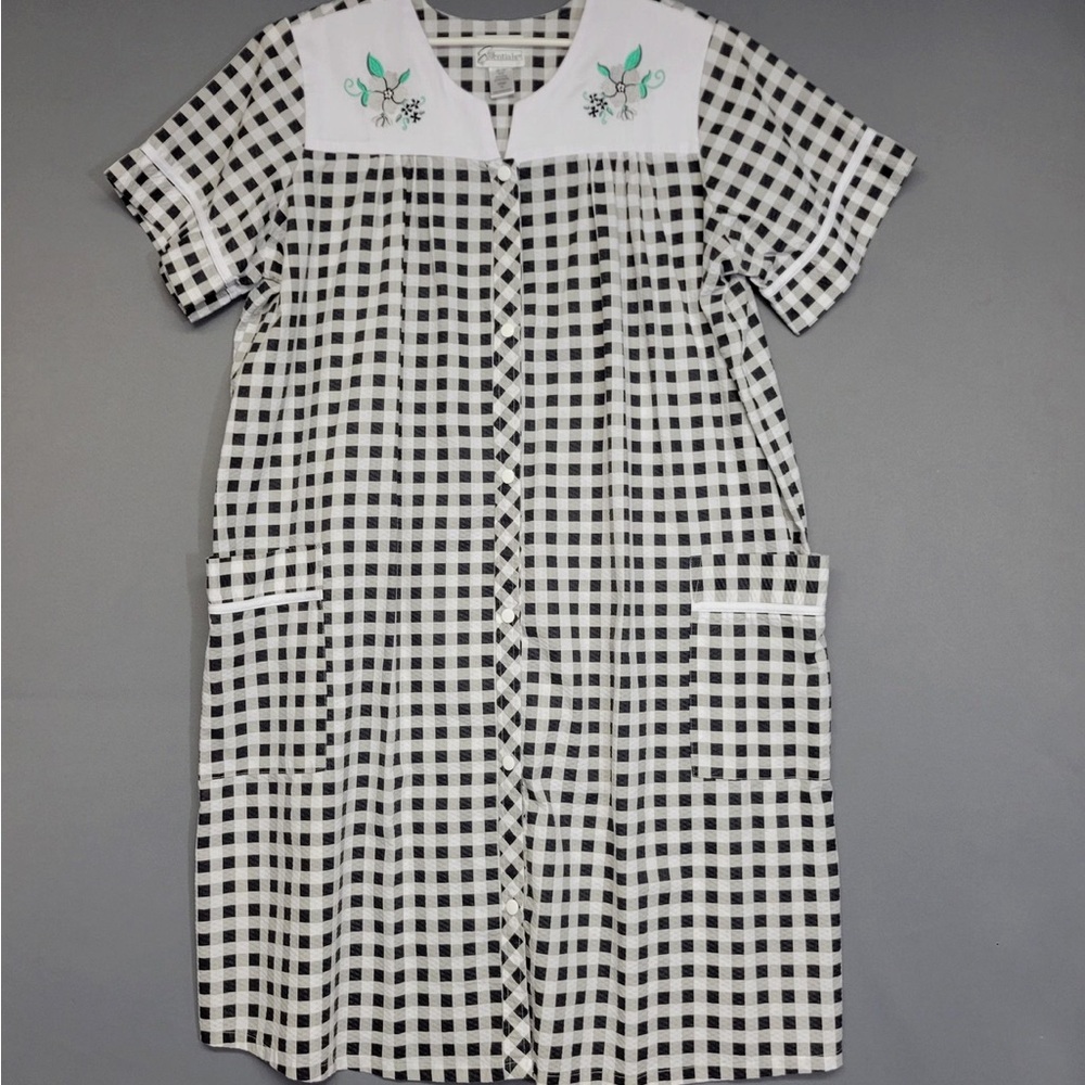 Black and White Checkered Women's Nightgown